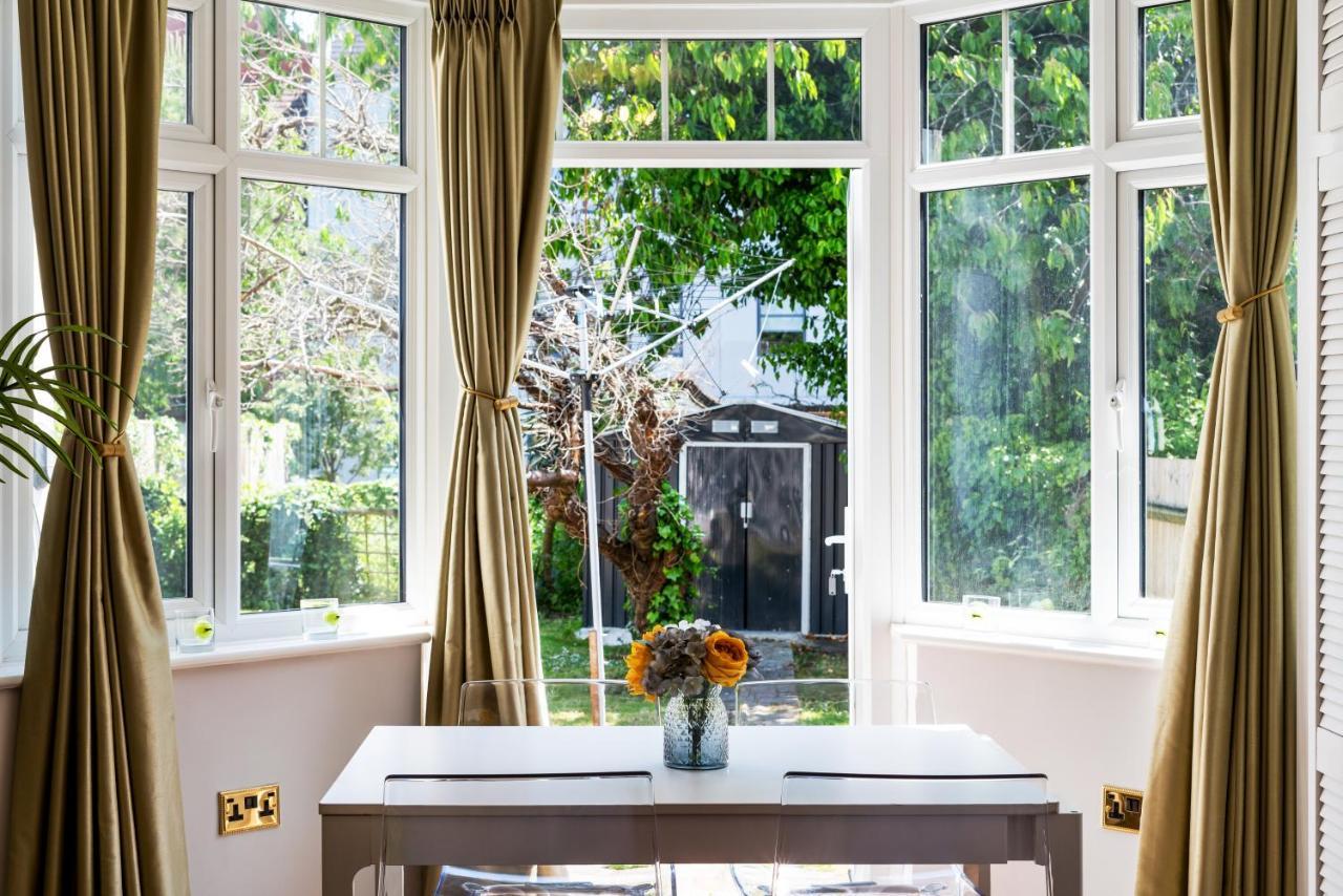Lovely Garden In Wimbledon Town Centre With Private Parking By Wimbledon Lets Apartment *