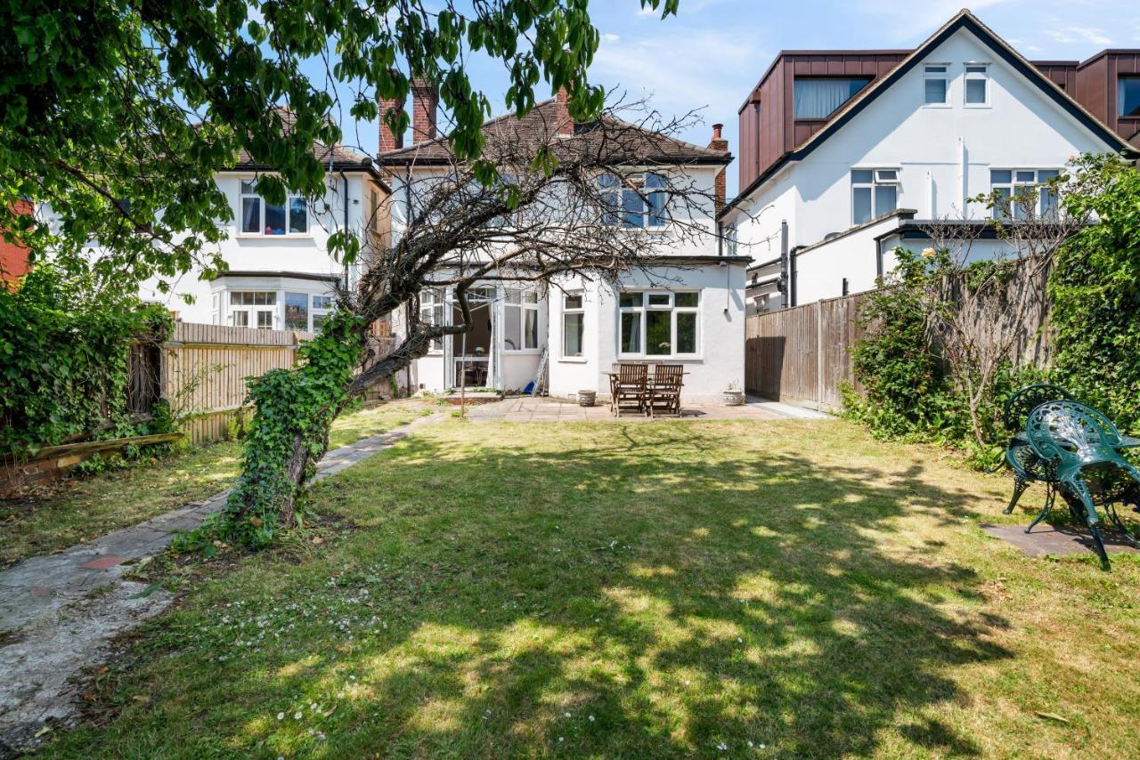Lovely Garden In Wimbledon Town Centre With Private Parking By Wimbledon Lets *