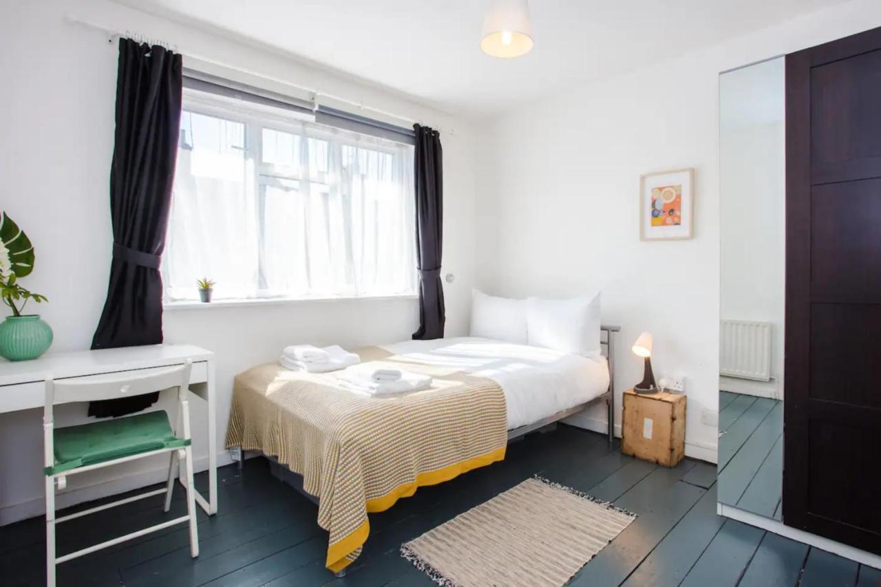 Casa de férias Stylish 4bd House With Private Garden - Stratford Londres