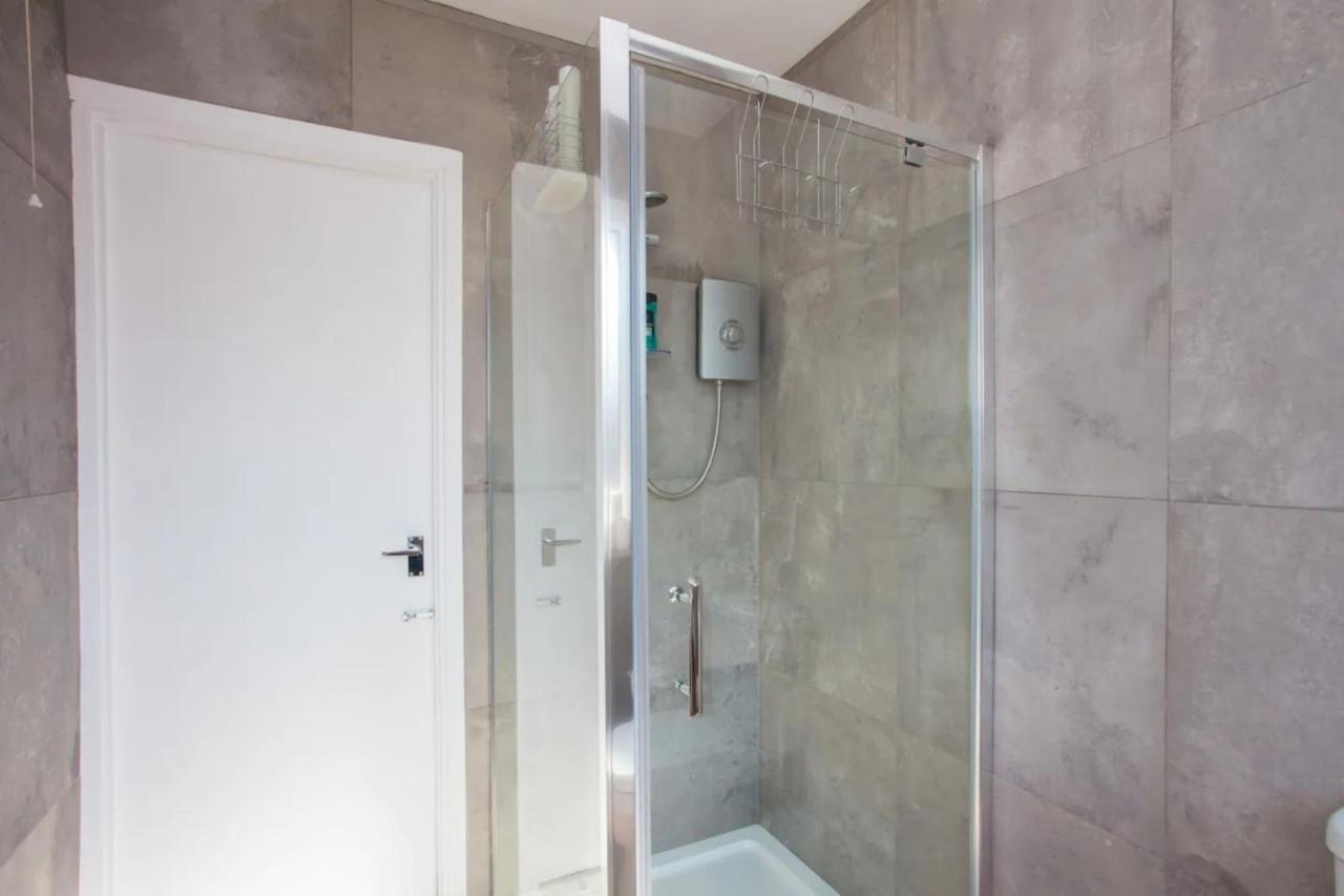 Stylish 4bd House With Private Garden - Stratford Casa de férias Londres