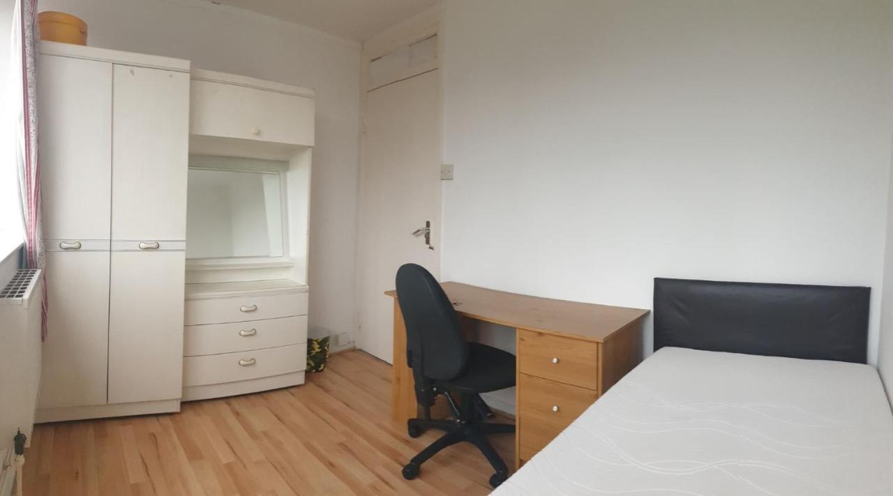 Homestay Elephant & Castle - Zone 2 - Private - Shared Bathroom