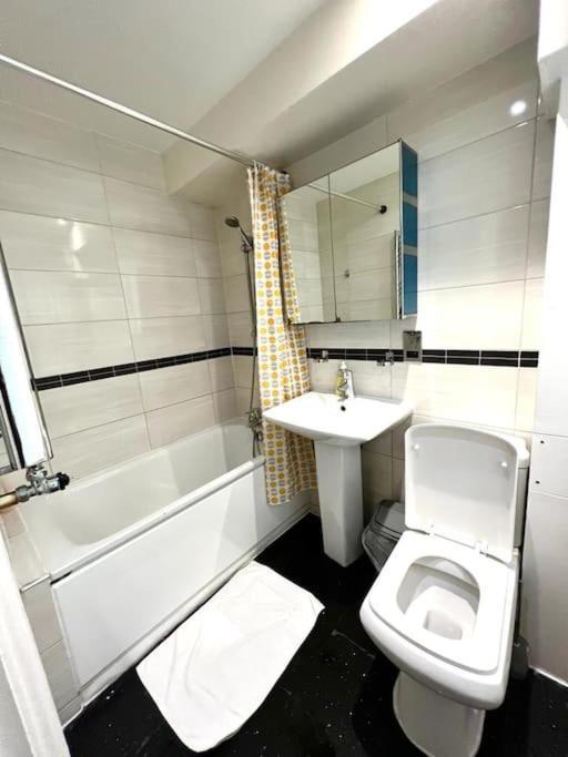 Comfortable Flat Near * London