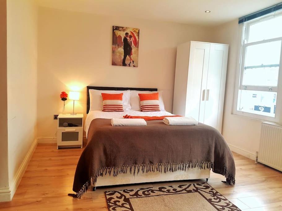Comfortable Flat Near Apartment *