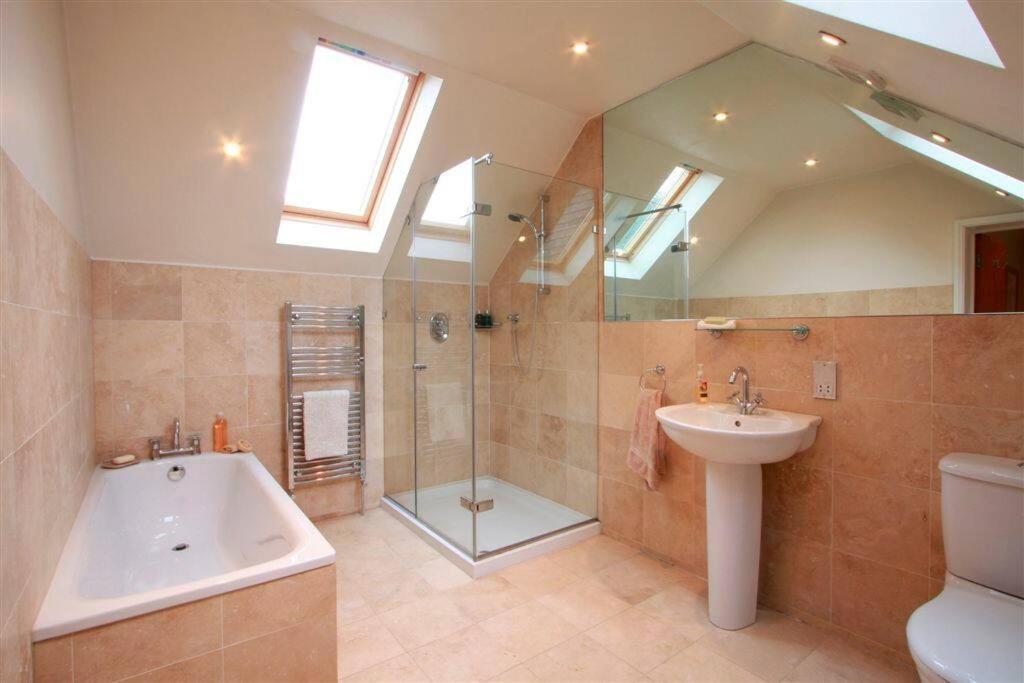 Wimbledon Tennis House With Hot Tub; 4 Minute Walk *