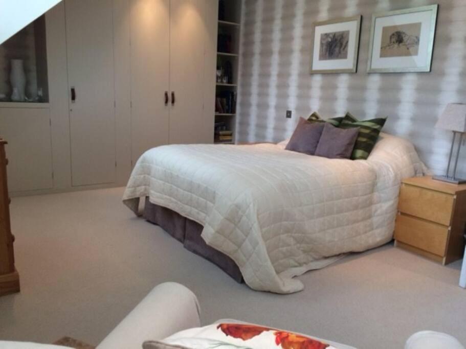 Holiday home Wimbledon Tennis House With Hot Tub; 4 Minute Walk London