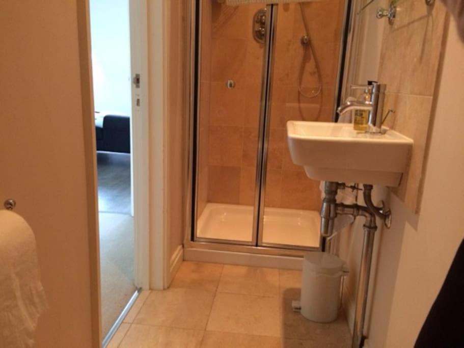 Wimbledon Tennis House With Hot Tub; 4 Minute Walk *