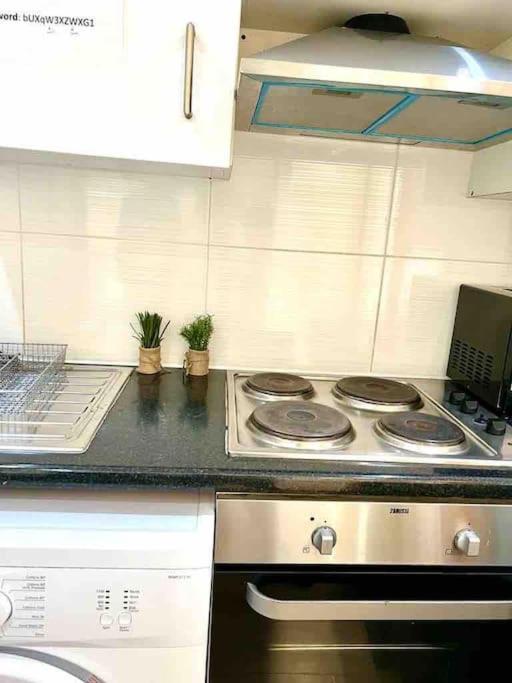 Beautiful One Bedroom Flat In Location Apartamento Londres