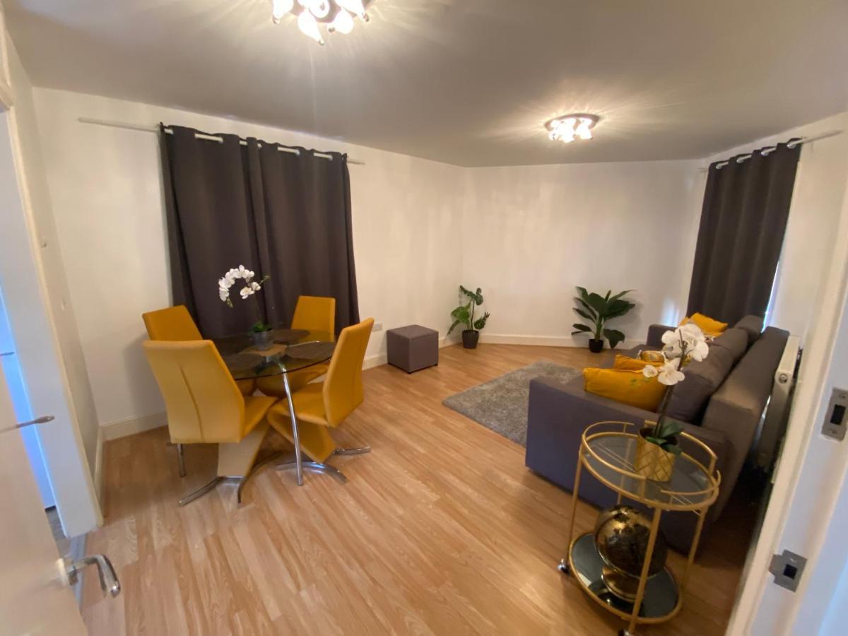 Private House With Free Park For Group Near Wembley Station Ferienhaus *