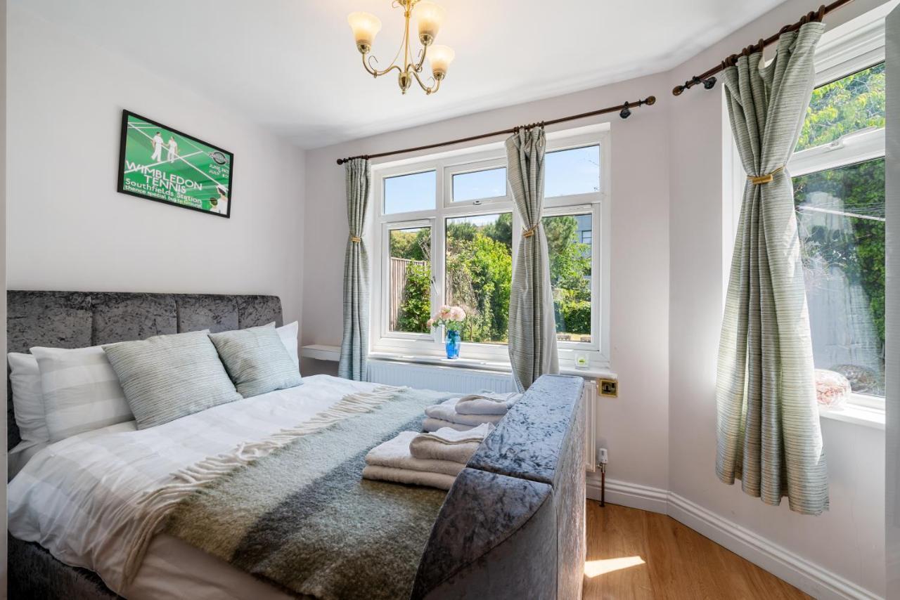 Lovely Garden In Wimbledon Town Centre With Private Parking By Wimbledon Lets Apartment *