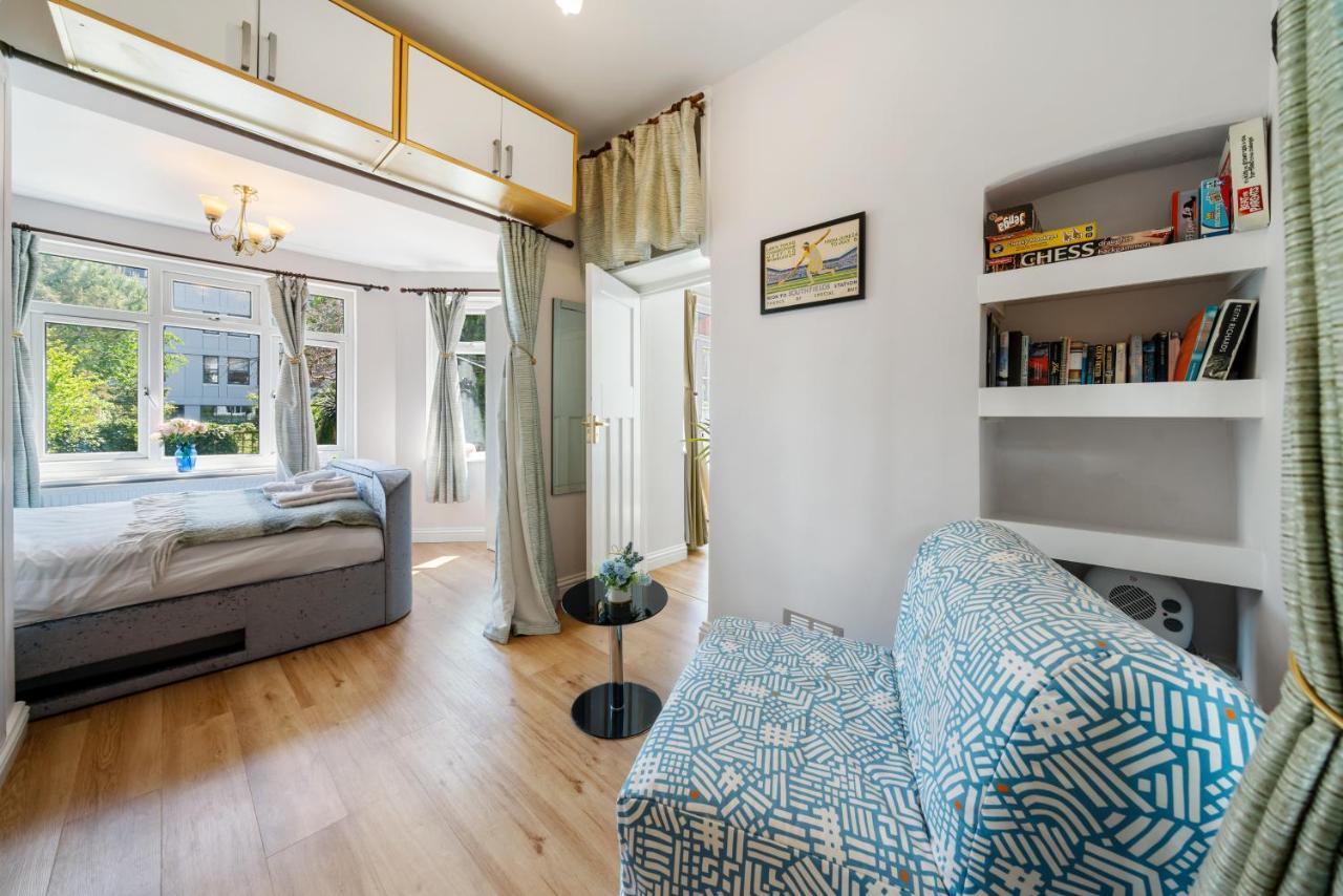 Lovely Garden In Wimbledon Town Centre With Private Parking By Wimbledon Lets * London