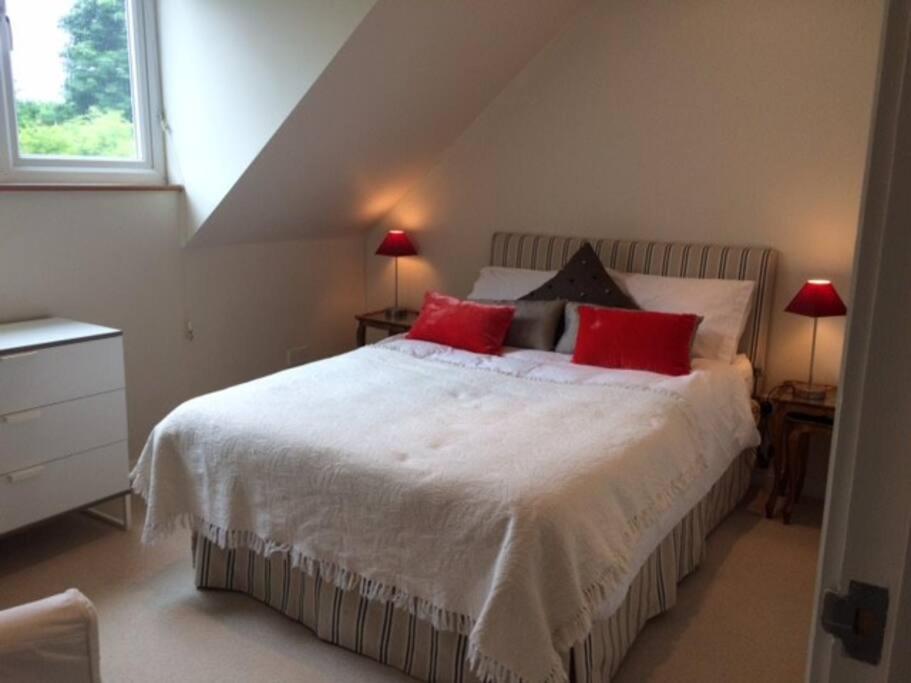 Wimbledon Tennis House With Hot Tub; 4 Minute Walk Holiday home