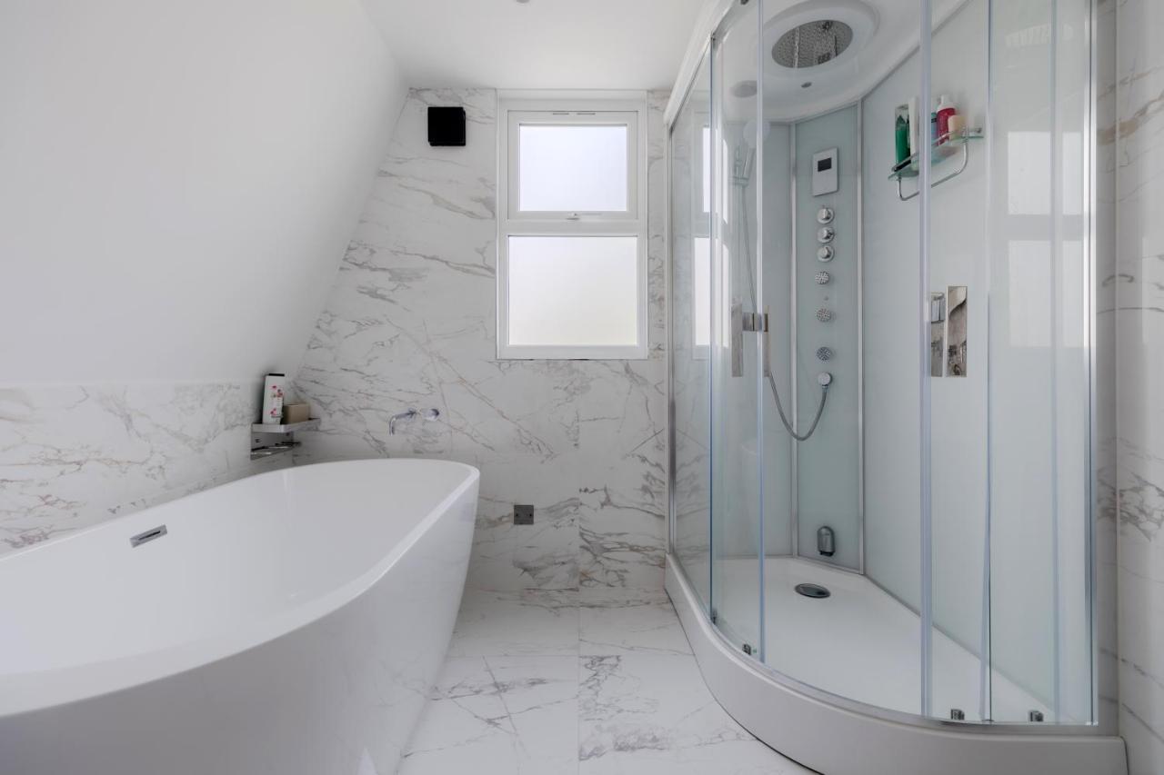 Central, Stylish And Spacious 4 Bedroom House 2,5 Bathrooms In Shepherd's Bush London