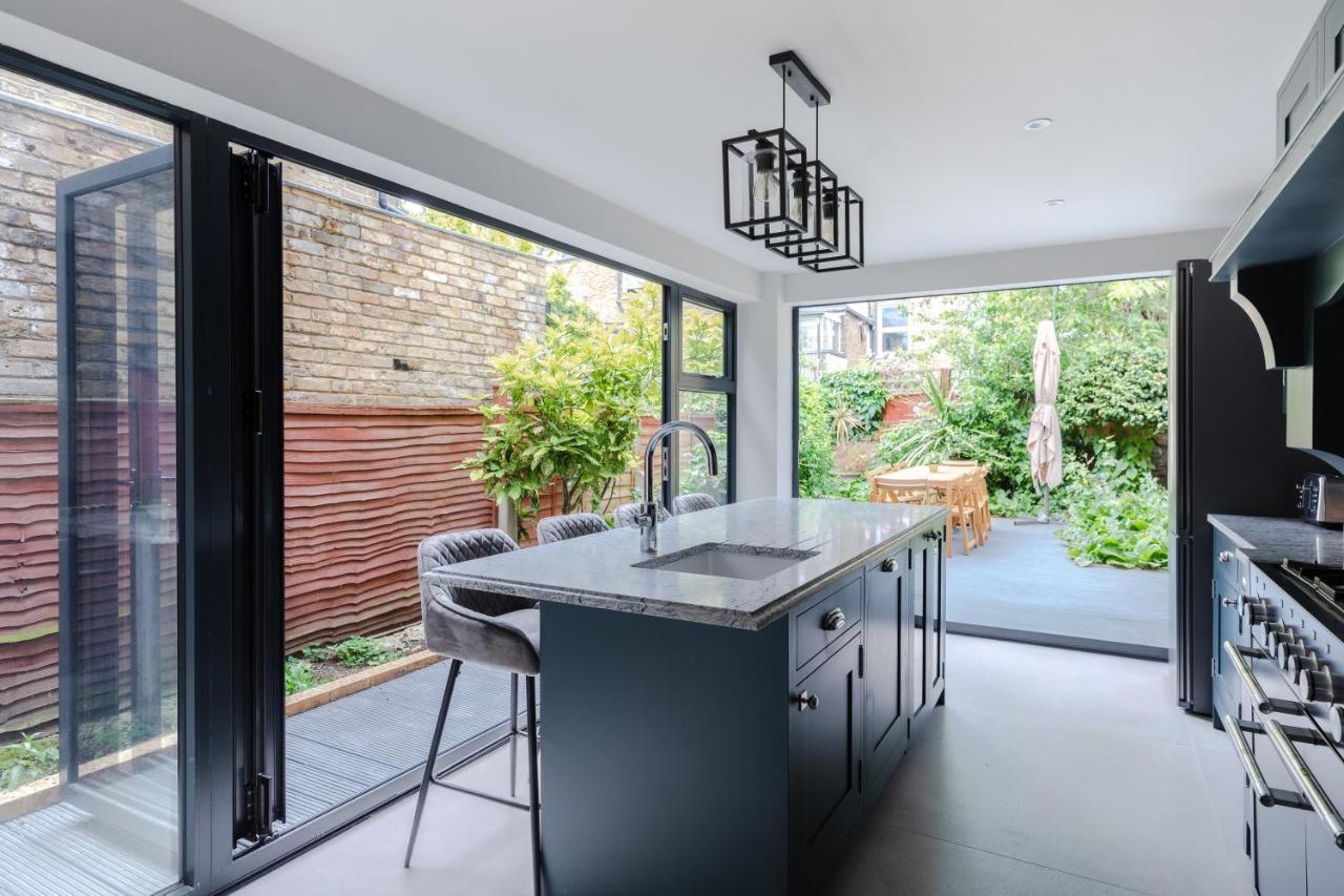 Apartment Central, Stylish And Spacious 4 Bedroom House 2,5 Bathrooms In Shepherd's Bush London