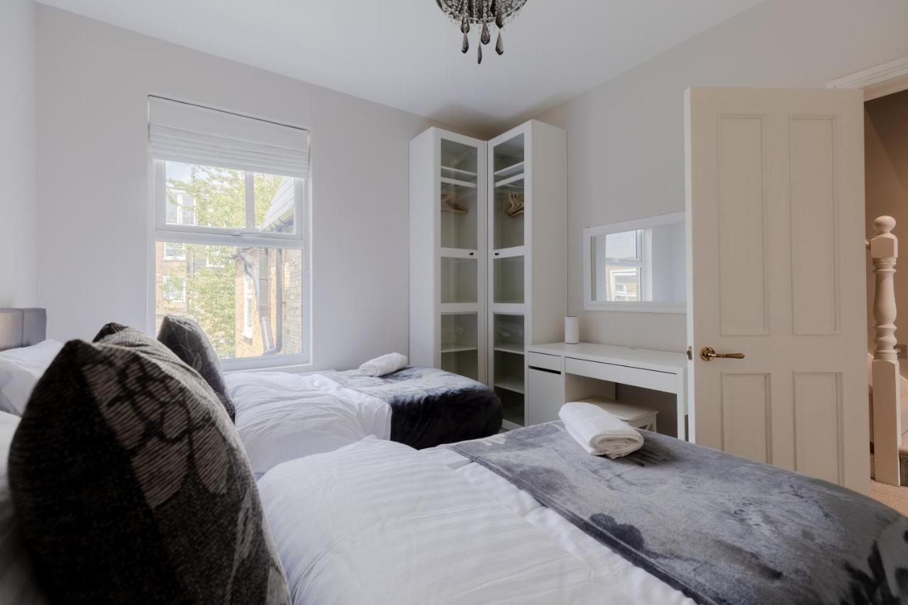 Apartment Central, Stylish And Spacious 4 Bedroom House 2,5 Bathrooms In Shepherd's Bush London