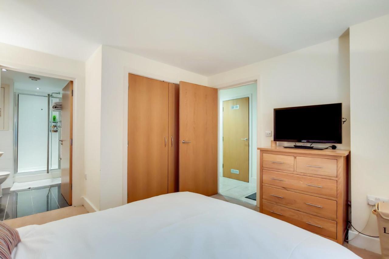 Spacious 2 Bed 2 Bath Kings Cross Apartment London