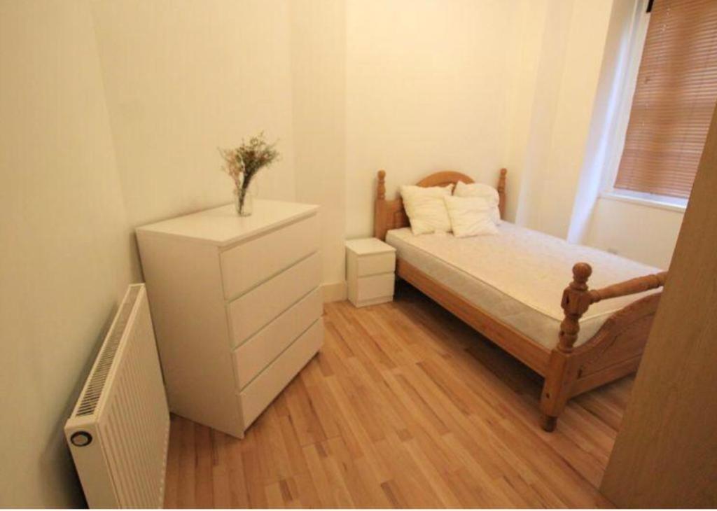 Tower Bridge! Immaculate One Bed Apartment *