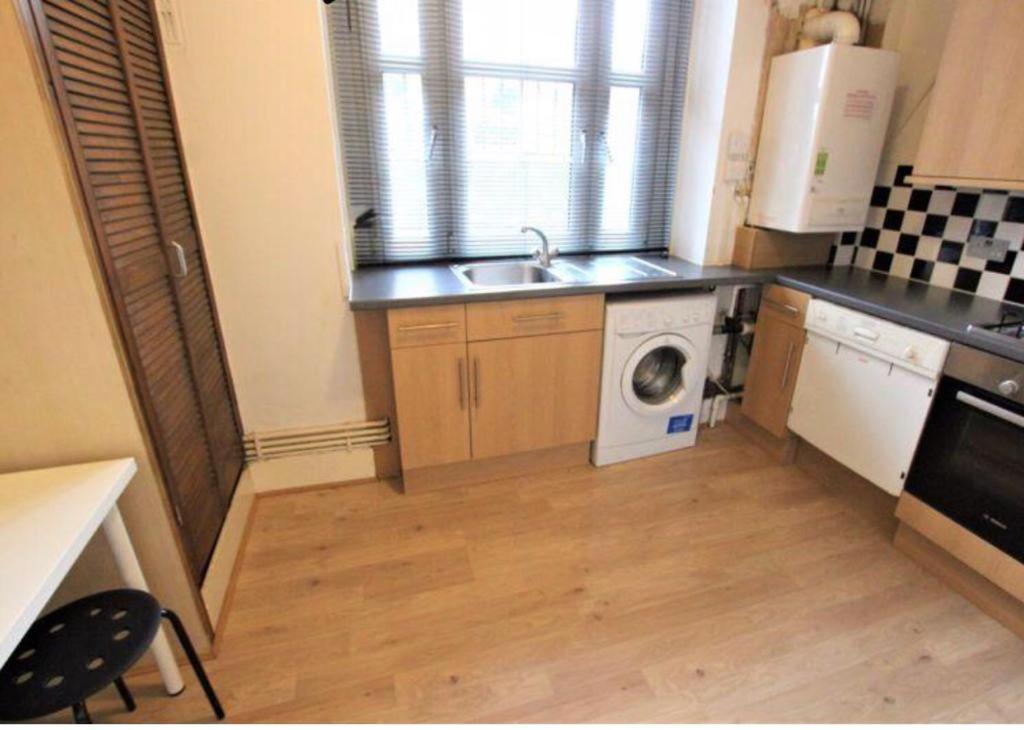 Tower Bridge! Immaculate One Bed Apartment *