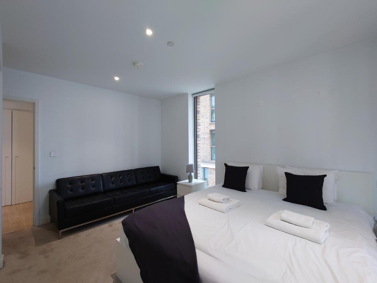 Fully Serviced One Bed In Royal Wharf