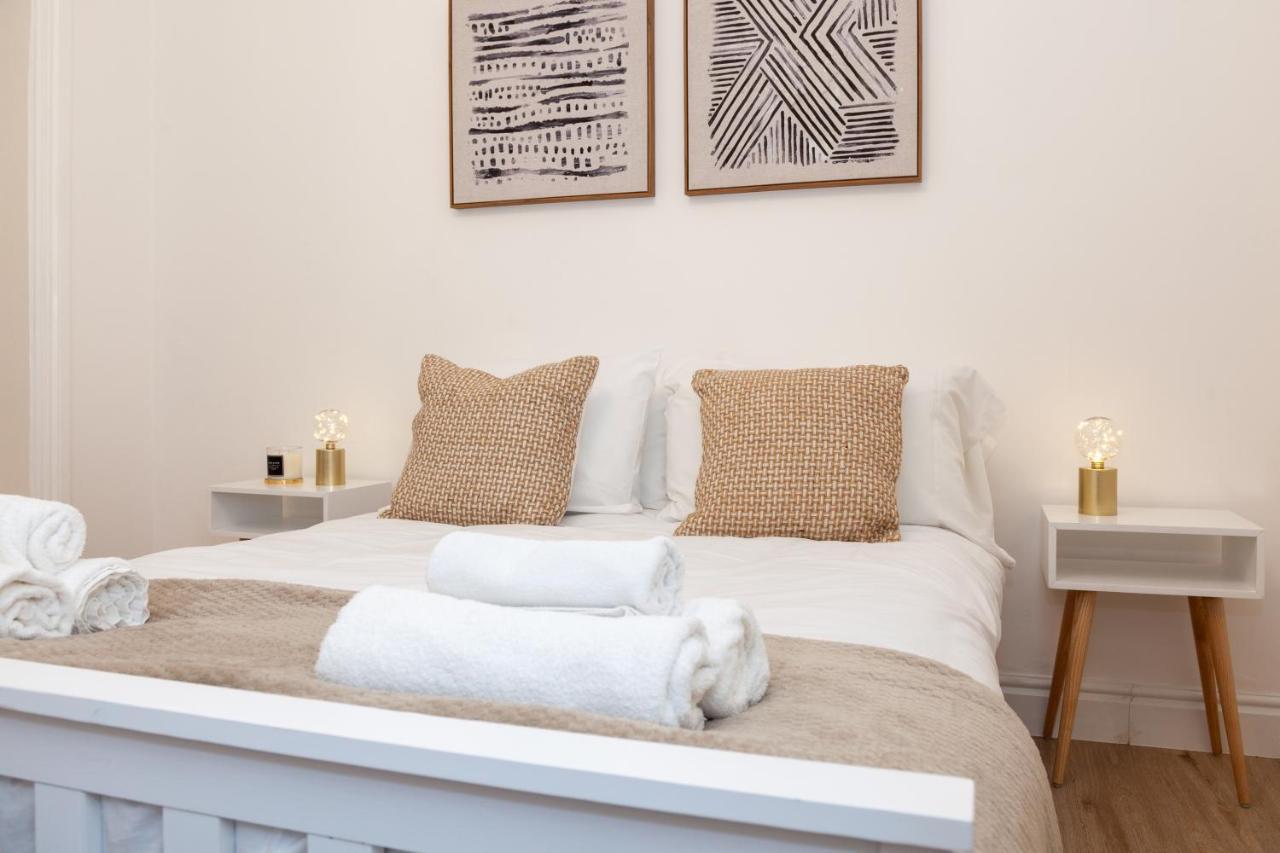 Kensington Luxury Flat With Patio * London
