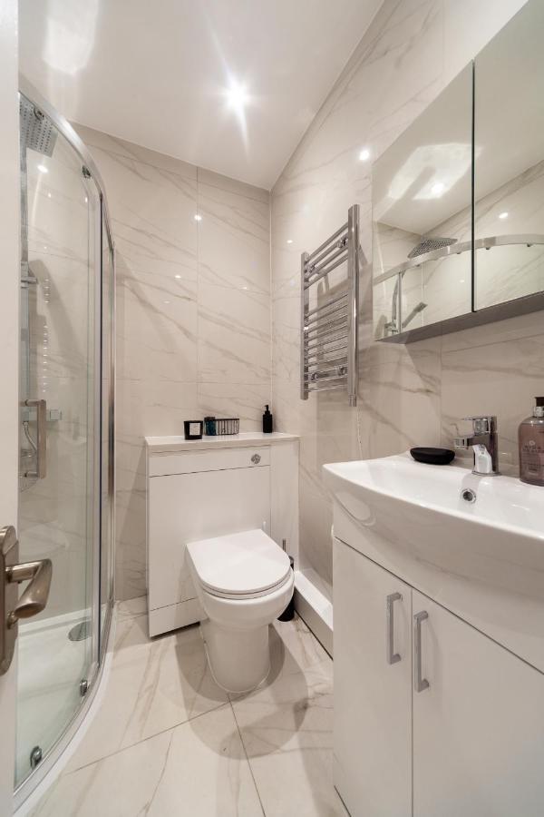 Kensington Luxury Flat With Patio * London