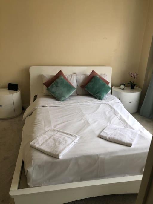 Apartment Stunning 3 Bedroom In *