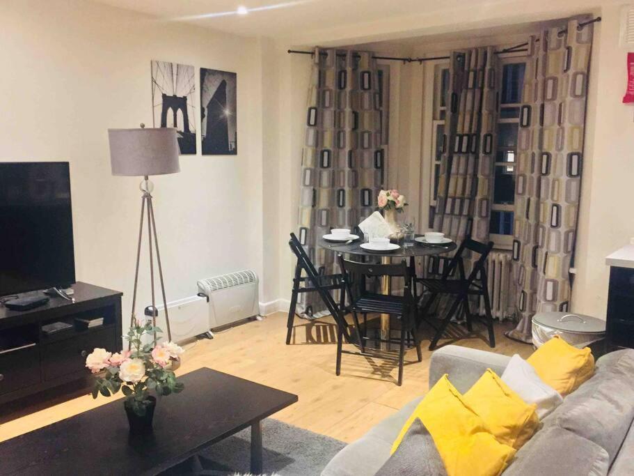Stunning 3 Bedroom In * London