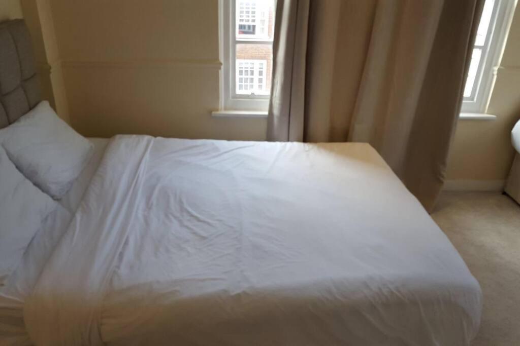 Stunning 3 Bedroom In * London