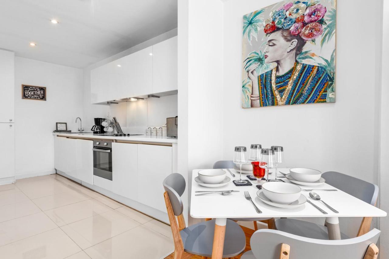 Apartamento 3-bedroom Flat In Sleeps 14 Hy1