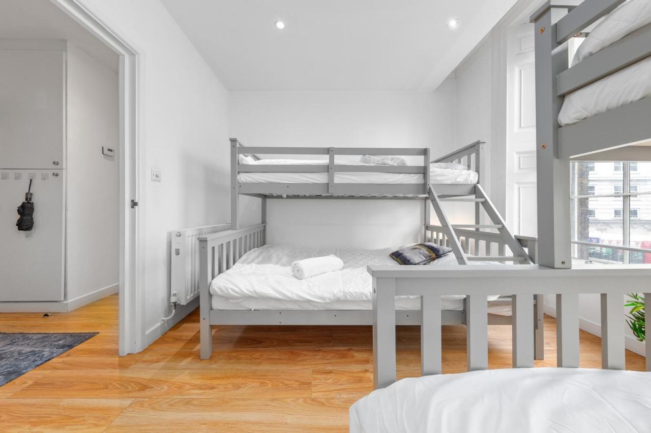 Apartamento 3-bedroom Flat In Sleeps 14 Hy1