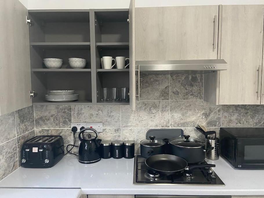 2 Bedroom Flat In London