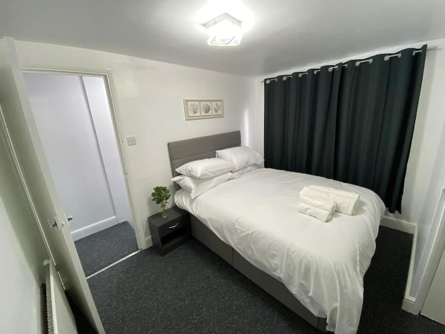 2 Bedroom Flat In Apartment