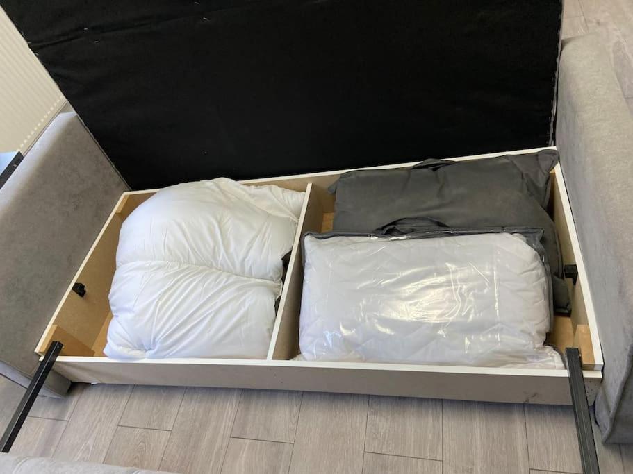 2 Bedroom Flat In * London
