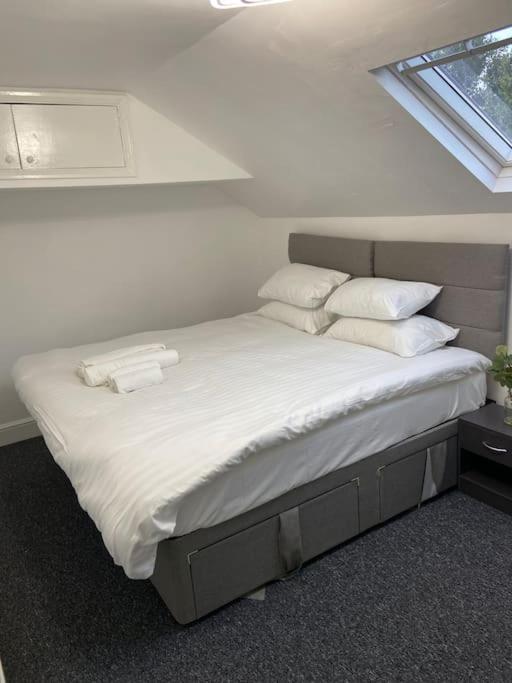 2 Bedroom Flat In Apartment
