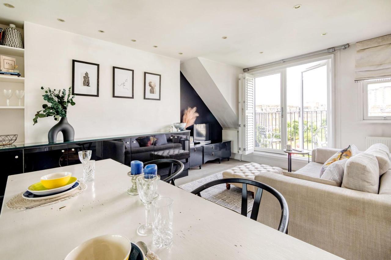 The Luxury 'treehouse' - One Bed Little Venice Apartment London
