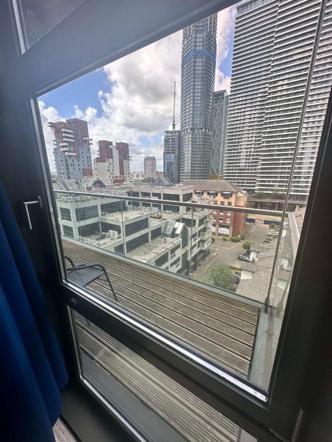Apartamento New Two Bedroom With Balcony Londres