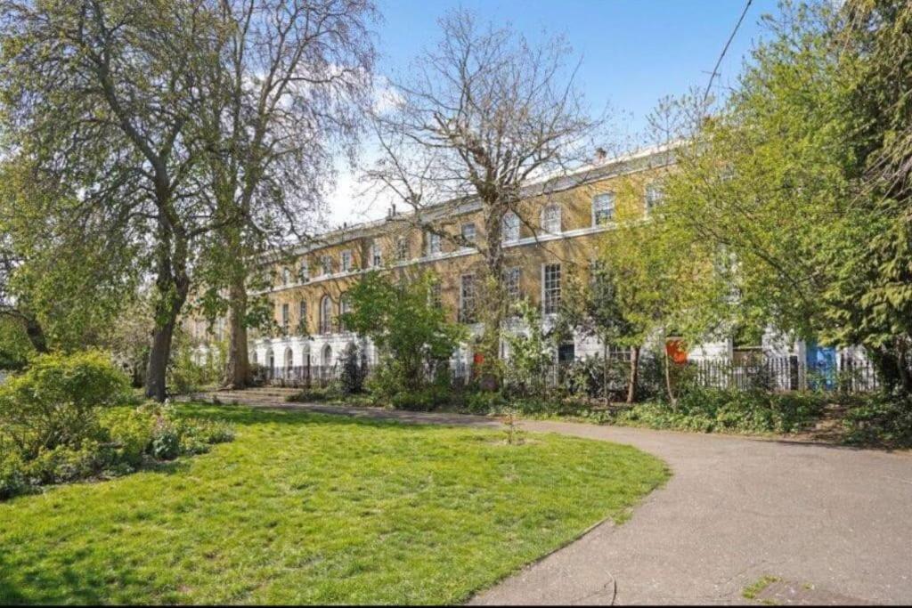 Casa de férias Gorgeous Grade Ii Listed Georgian House - Leafy Square Views - *