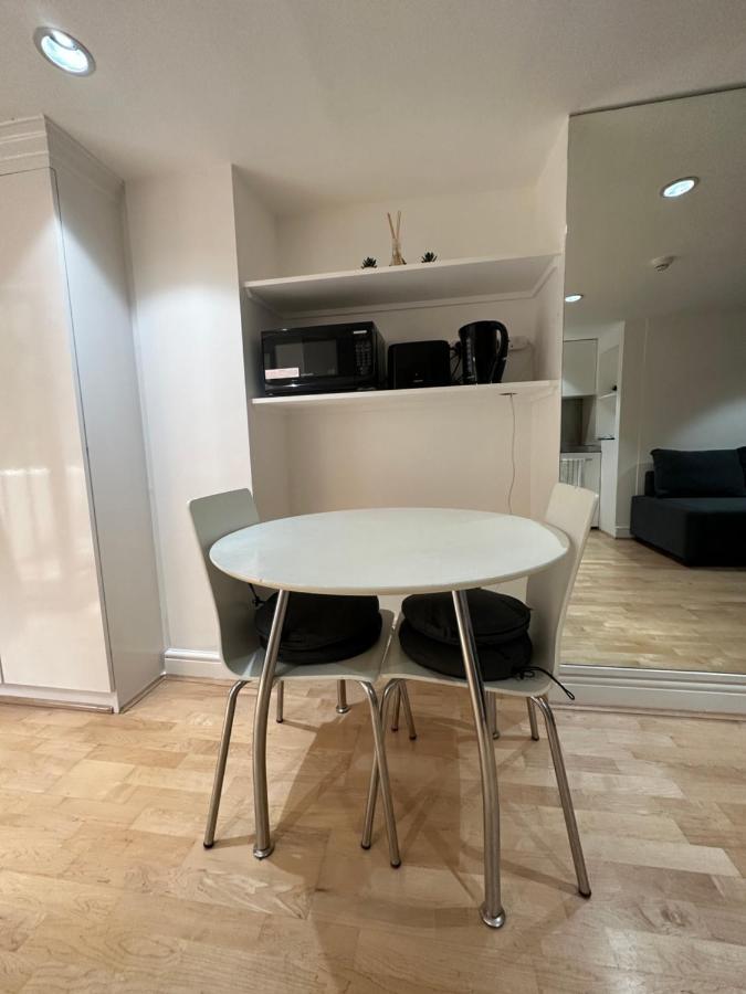 Finchley Road Apartment *