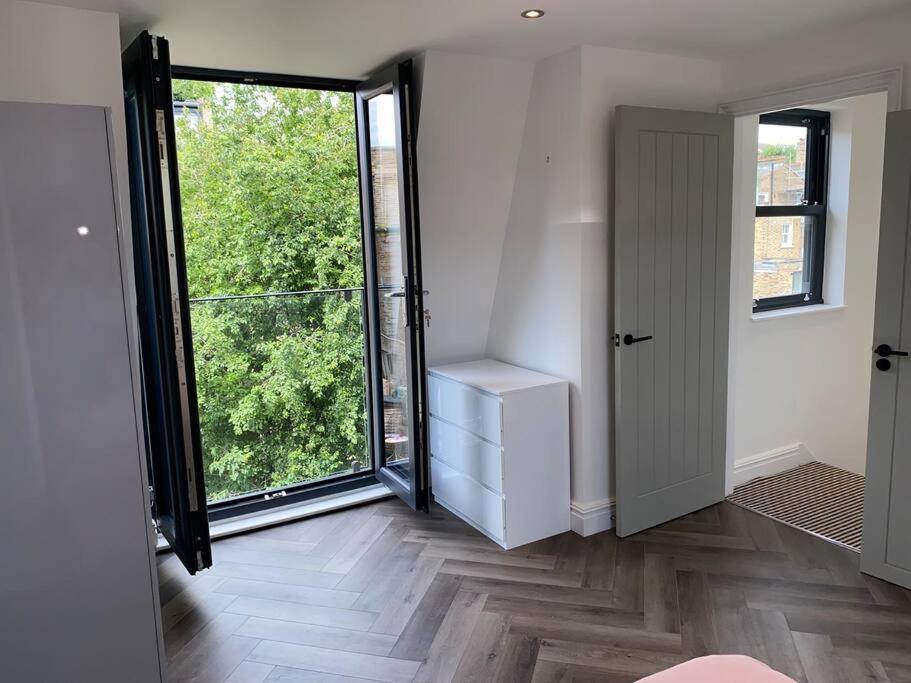 Charming House In The Heart Of Xar London