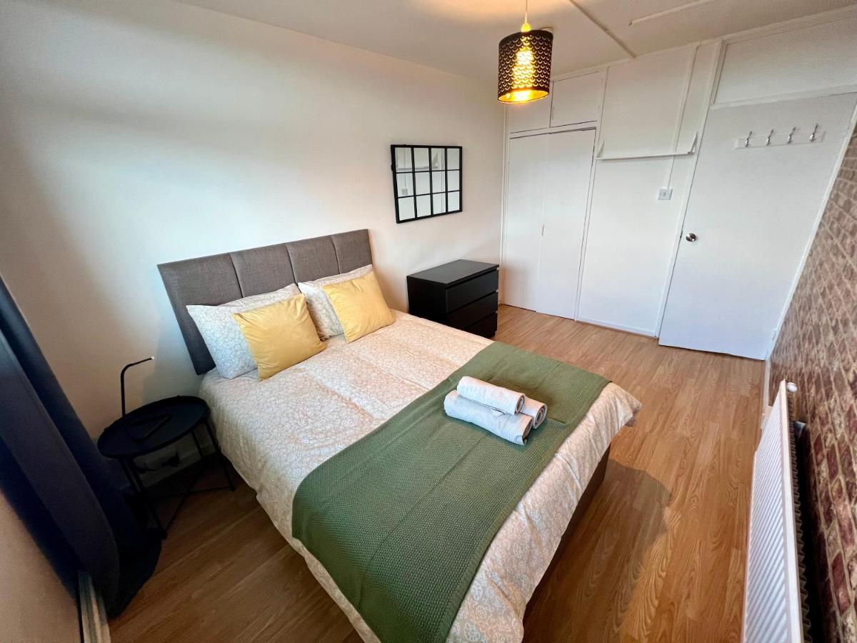 New Tower Bridge , Canada Water 2 Bedroom Flat With A View Apartment London
