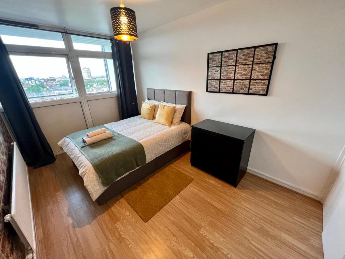 Apartment New Tower Bridge , Canada Water 2 Bedroom Flat With A View London