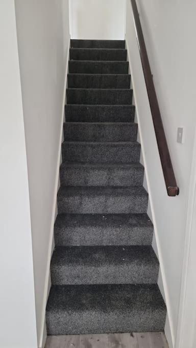 Coolfin House-close To Excel, Contractors, Relocators, Paid Parking Holiday home