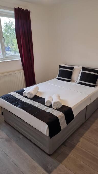 Holiday home Coolfin House-close To Excel, Contractors, Relocators, Paid Parking London