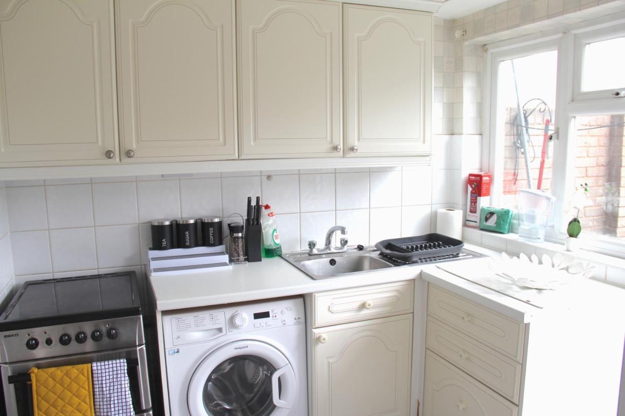 Coolfin House-close To Excel, Contractors, Relocators, Paid Parking