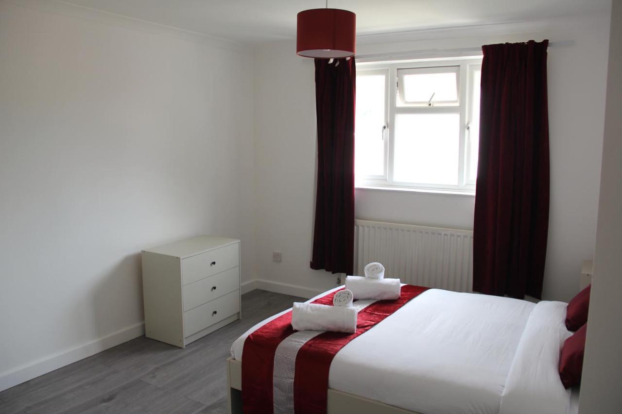 Coolfin House-close To Excel, Contractors, Relocators, Paid Parking * London