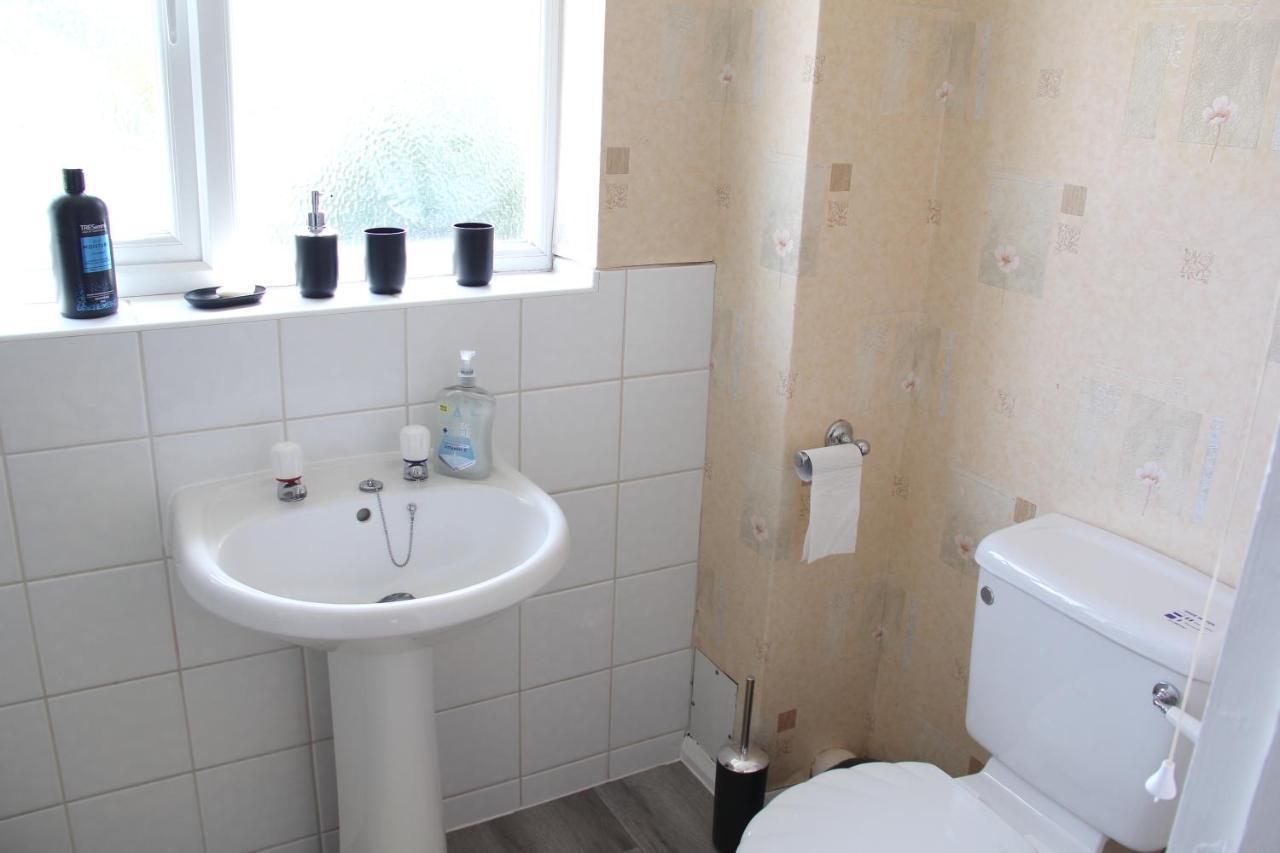 Coolfin House-close To Excel, Contractors, Relocators, Paid Parking London