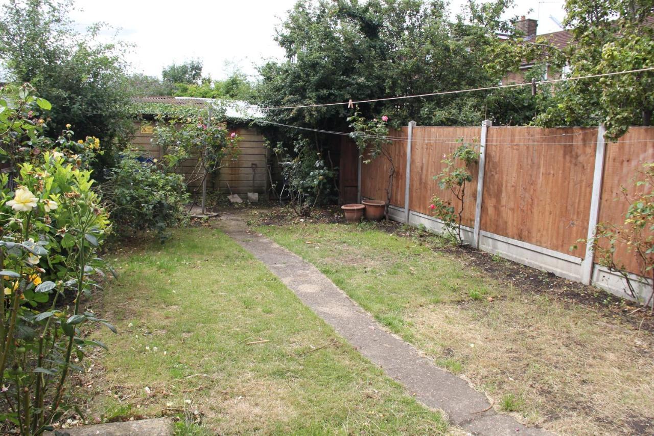 Holiday home Coolfin House-close To Excel, Contractors, Relocators, Paid Parking *