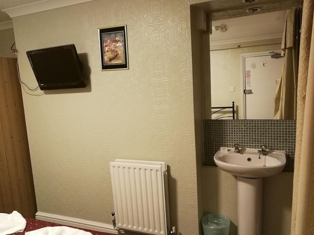 Central Hotel 2*
