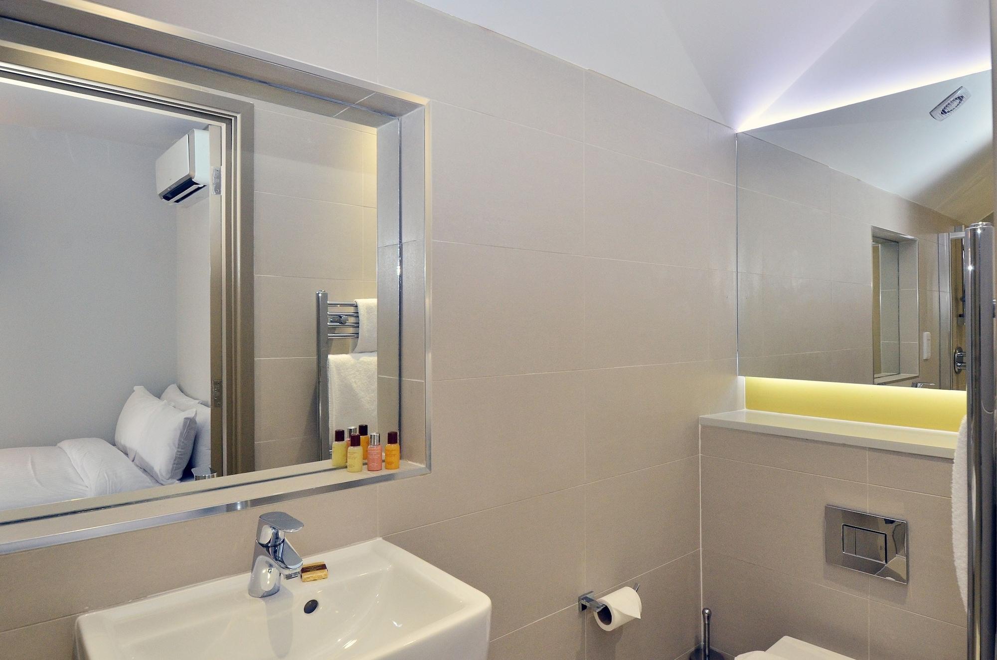 Aparthotel Arch 4*