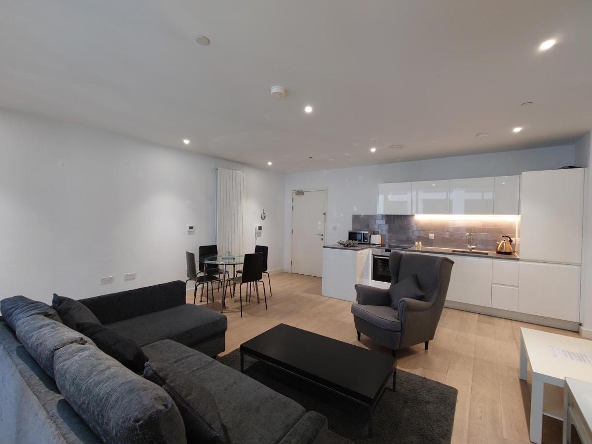Fully Serviced One Bed In Royal Wharf Apartment
