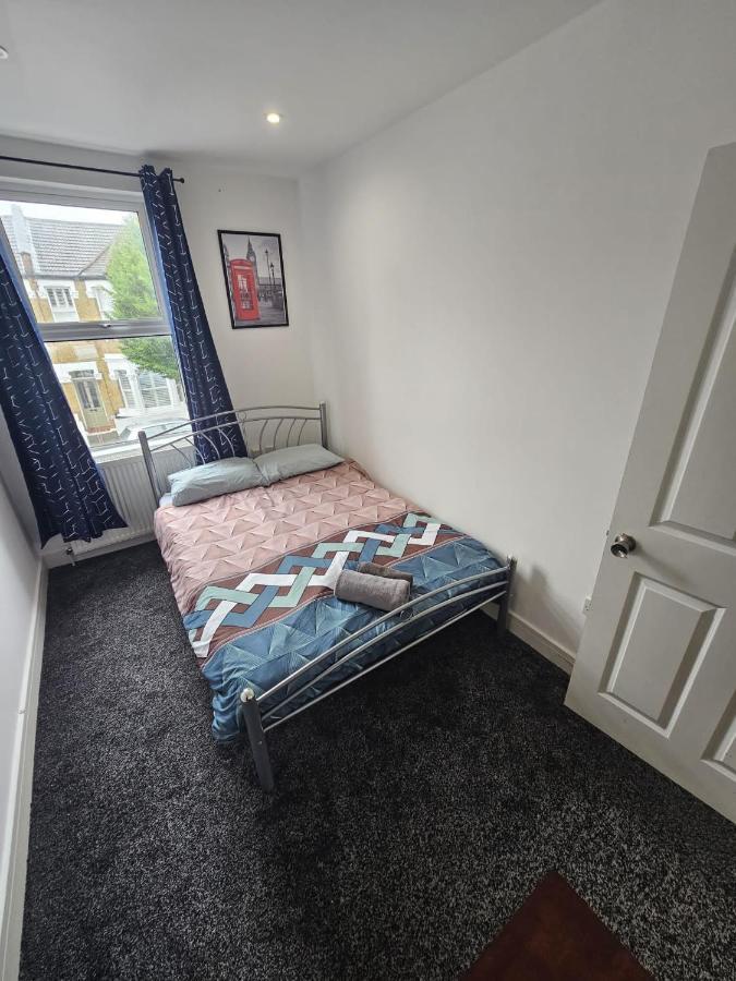 Double Bedrooms In Spacious And Modern Privatunterkunft